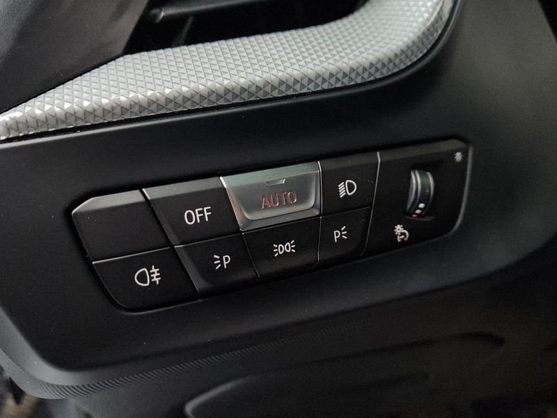 2022 BMW 1 Series 120i Advantage photo 18