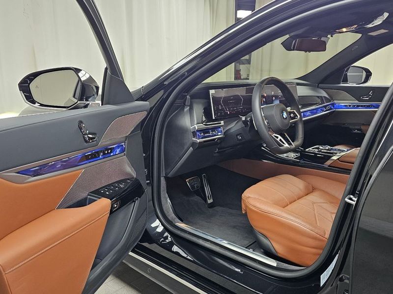 2025 BMW 7 Series 740i xDrive M Sport photo 10