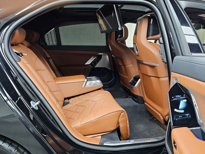 2025 BMW 7 Series 740i xDrive M Sport photo 11