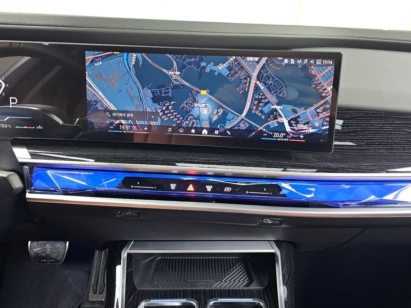 2025 BMW 7 Series 740i xDrive M Sport photo 13