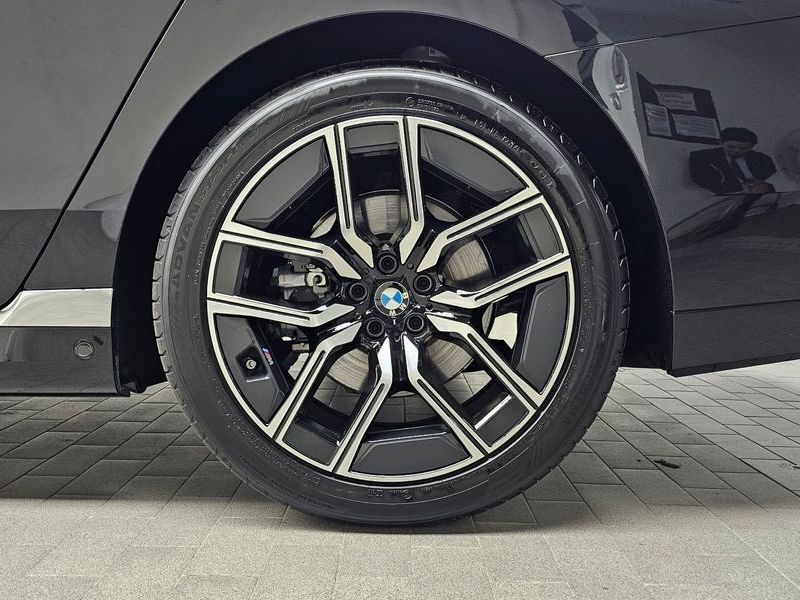 2025 BMW 7 Series 740i xDrive M Sport photo 21