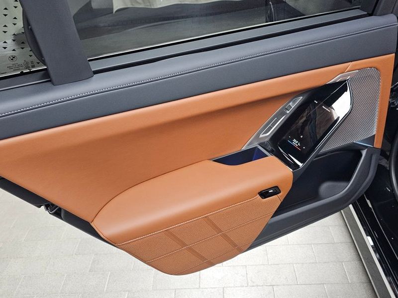 2025 BMW 7 Series 740i xDrive M Sport photo 25