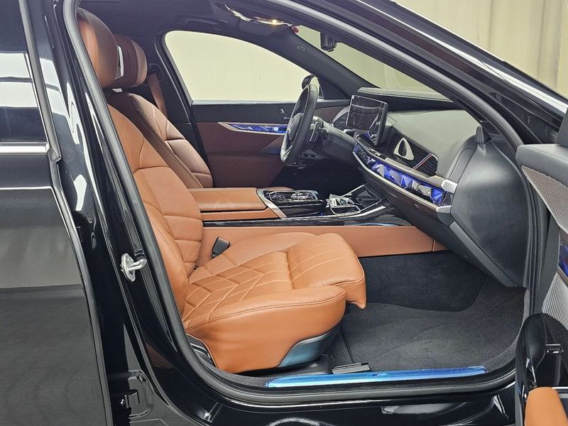 2025 BMW 7 Series 740i xDrive M Sport photo 26