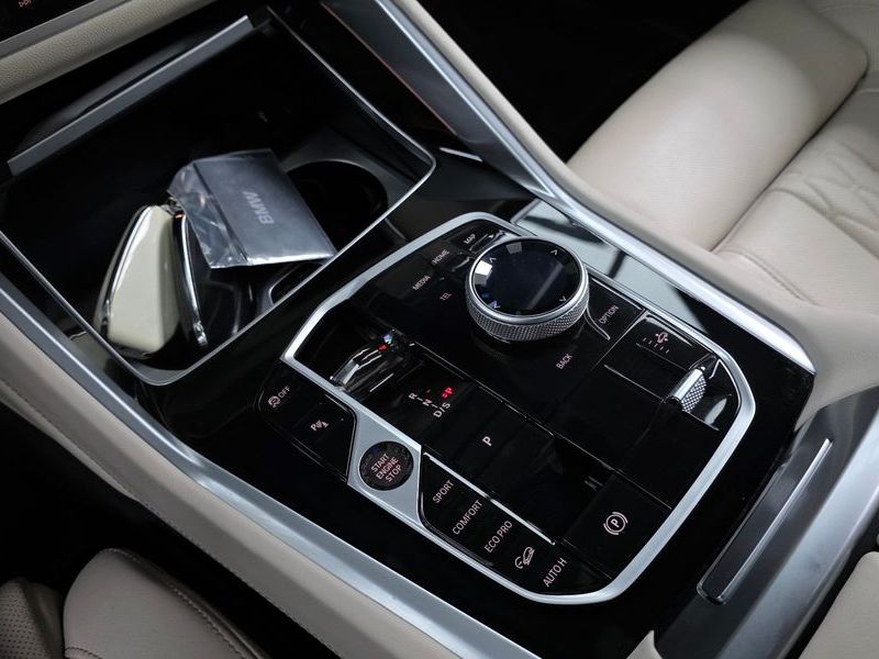 2025 BMW X6 xDrive40i M Sport photo 9