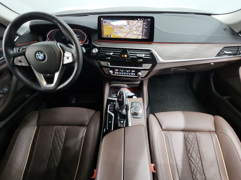 2022 BMW 5 Series 530i Luxury photo 7