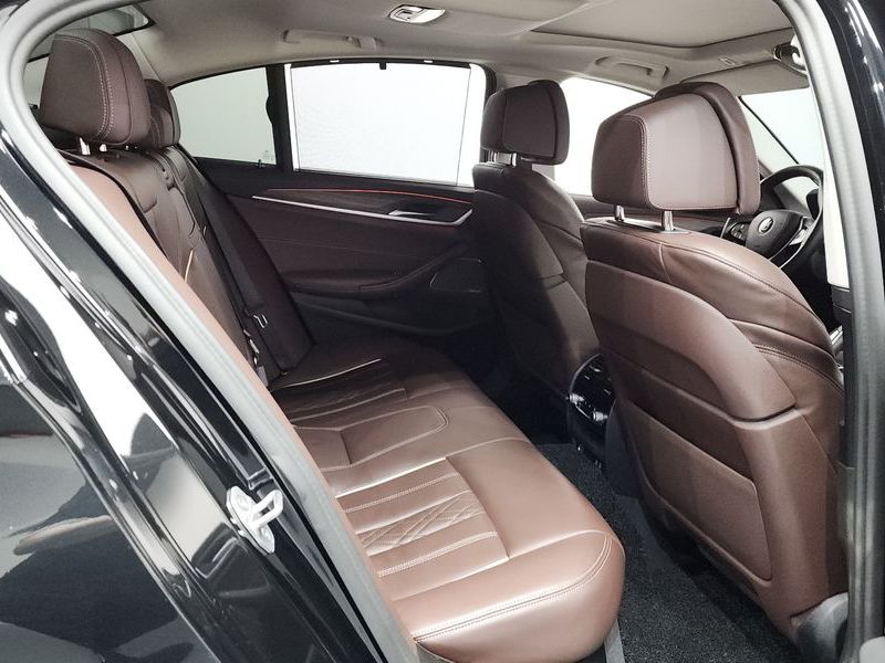2022 BMW 5 Series 530i Luxury photo 11