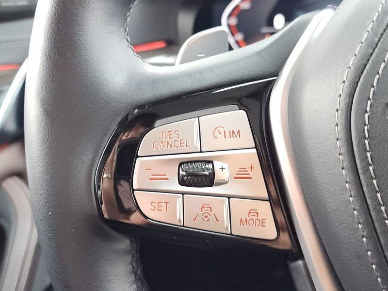 2022 BMW 5 Series 530i Luxury photo 16