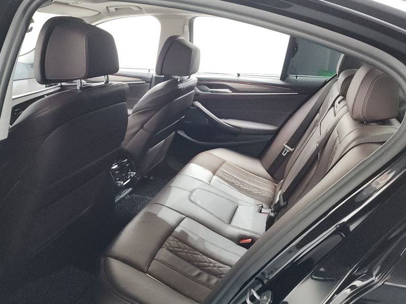 2022 BMW 5 Series 530i Luxury photo 20