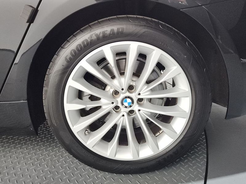 2022 BMW 5 Series 530i Luxury photo 21