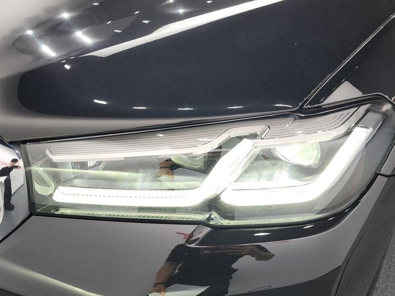 2022 BMW 5 Series 530i Luxury photo 22