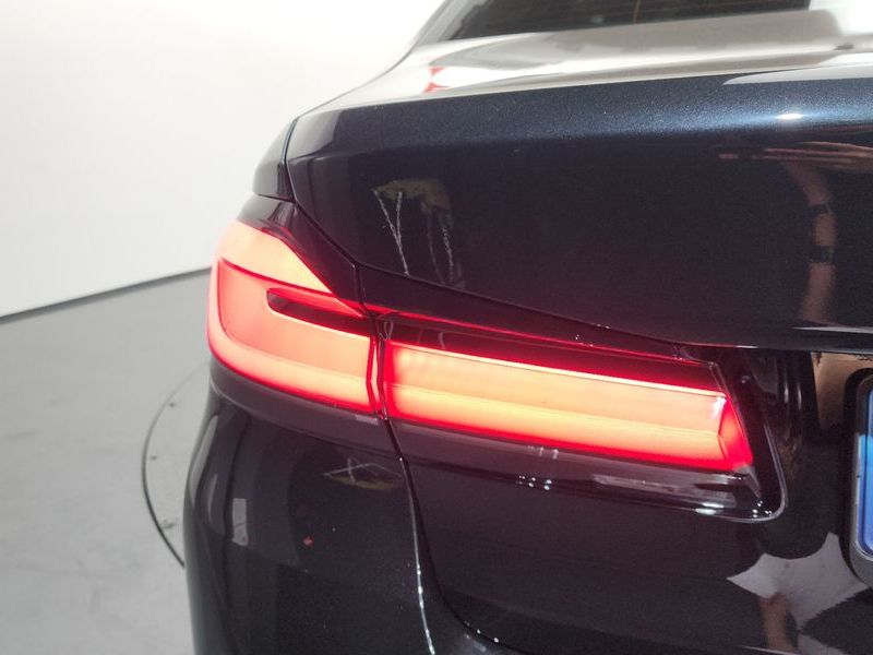 2022 BMW 5 Series 530i Luxury photo 23
