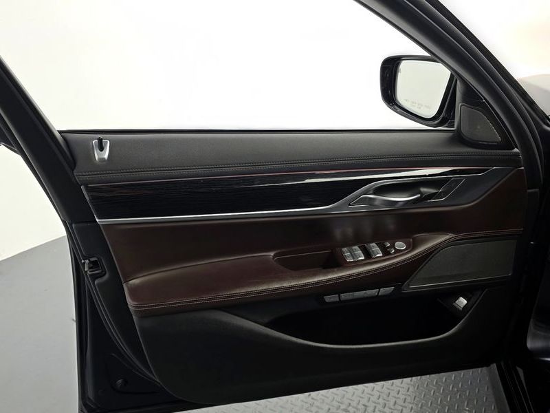 2018 BMW 7 Series 730Ld xDrive M Sport photo 24