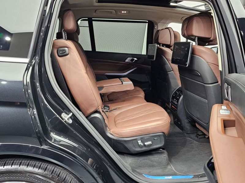 2022 BMW X7 xDrive 40d Design Pure Excellence 7-Seater photo 12