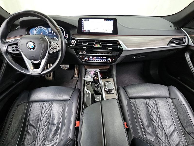 2018 BMW 5 Series 530i xDrive M Sport Package Plus photo 7