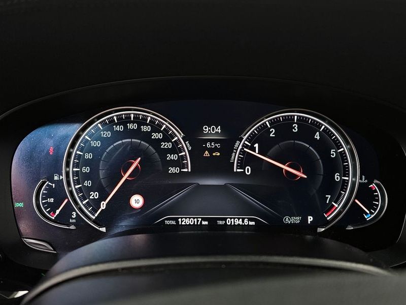 2018 BMW 5 Series 530i xDrive M Sport Package Plus photo 8