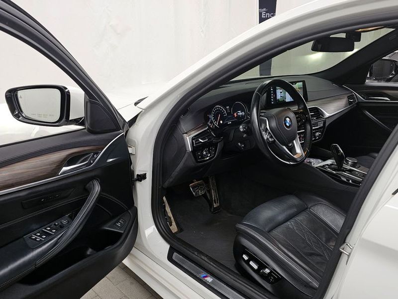 2018 BMW 5 Series 530i xDrive M Sport Package Plus photo 10
