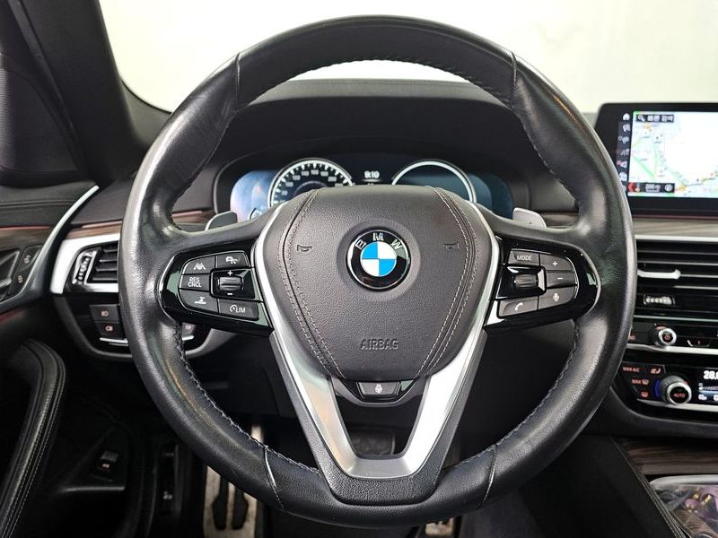 2018 BMW 5 Series 530i xDrive M Sport Package Plus photo 13
