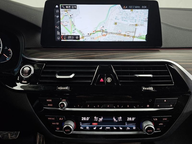 2018 BMW 5 Series 530i xDrive M Sport Package Plus photo 14