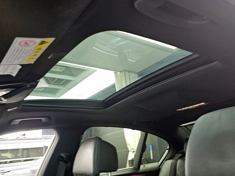 2018 BMW 5 Series 530i xDrive M Sport Package Plus photo 18