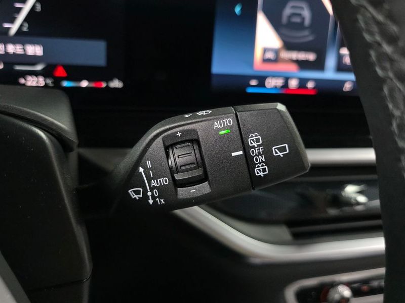 2025 BMW X5 xDrive 40i M Sport photo 18