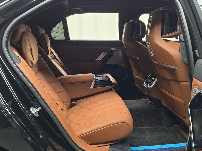 2025 BMW 7 Series 740d xDrive M Sport photo 11