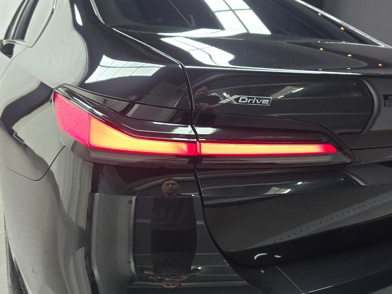 2025 BMW 7 Series 740d xDrive M Sport photo 23