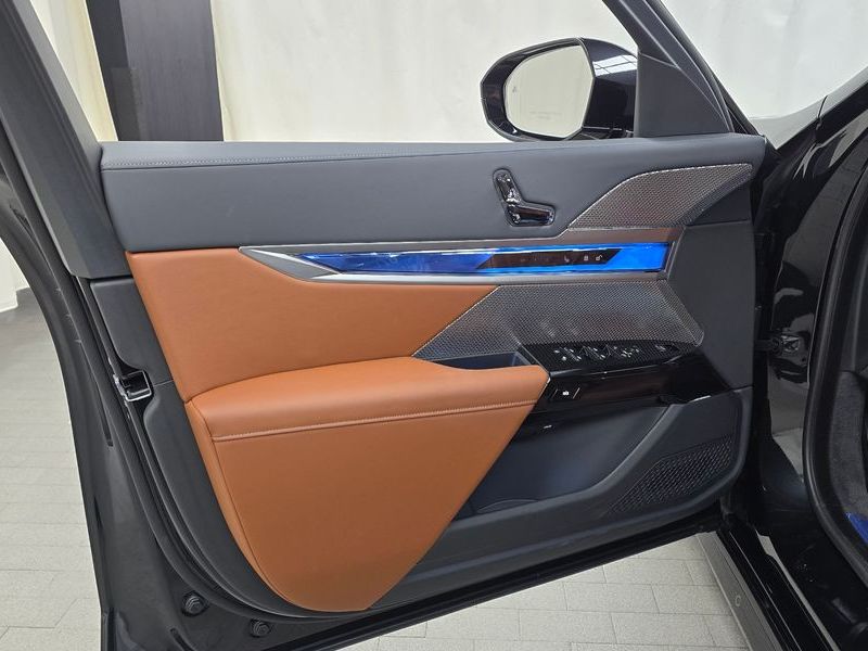 2025 BMW 7 Series 740d xDrive M Sport photo 24