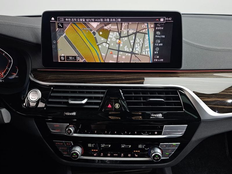 2023 BMW 5 Series 520i Luxury photo 14