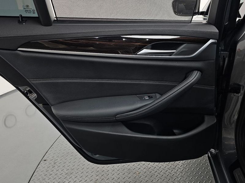 2023 BMW 5 Series 520i Luxury photo 25