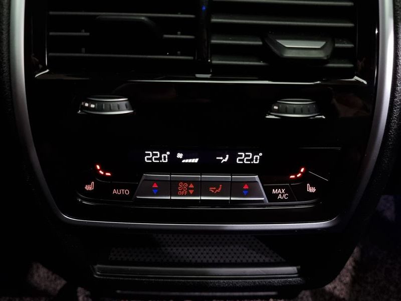 2021 BMW X6 M50i photo 18