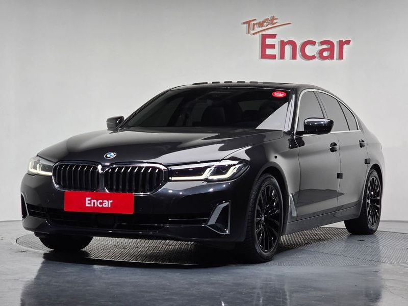 2021 BMW 5 Series 530i Luxury photo 1