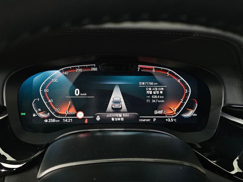 2021 BMW 5 Series 530i Luxury photo 8
