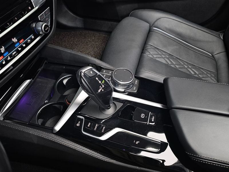 2021 BMW 5 Series 530i Luxury photo 9