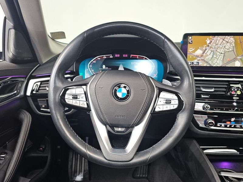 2021 BMW 5 Series 530i Luxury photo 13