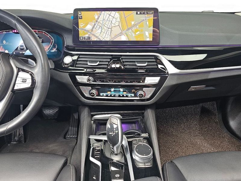 2021 BMW 5 Series 530i Luxury photo 14