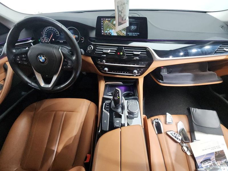 2018 BMW 5 Series 520i Luxury photo 7