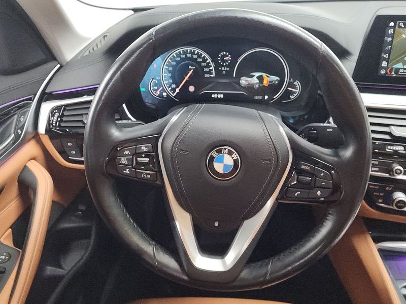 2018 BMW 5 Series 520i Luxury photo 15