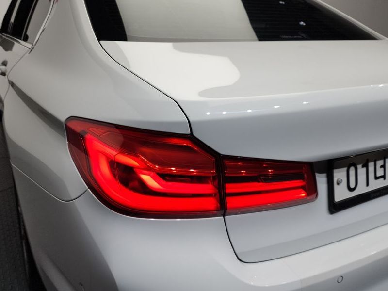 2018 BMW 5 Series 520i Luxury photo 24