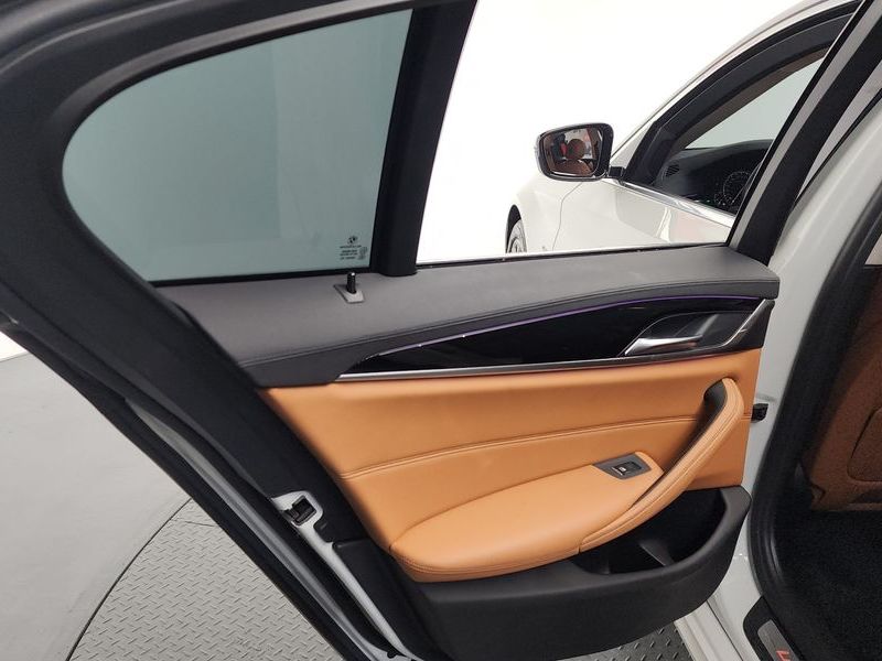 2018 BMW 5 Series 520i Luxury photo 26