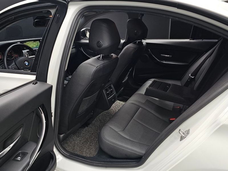 2018 BMW 3 Series 320d photo 12