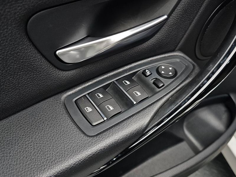 2018 BMW 3 Series 320d photo 17