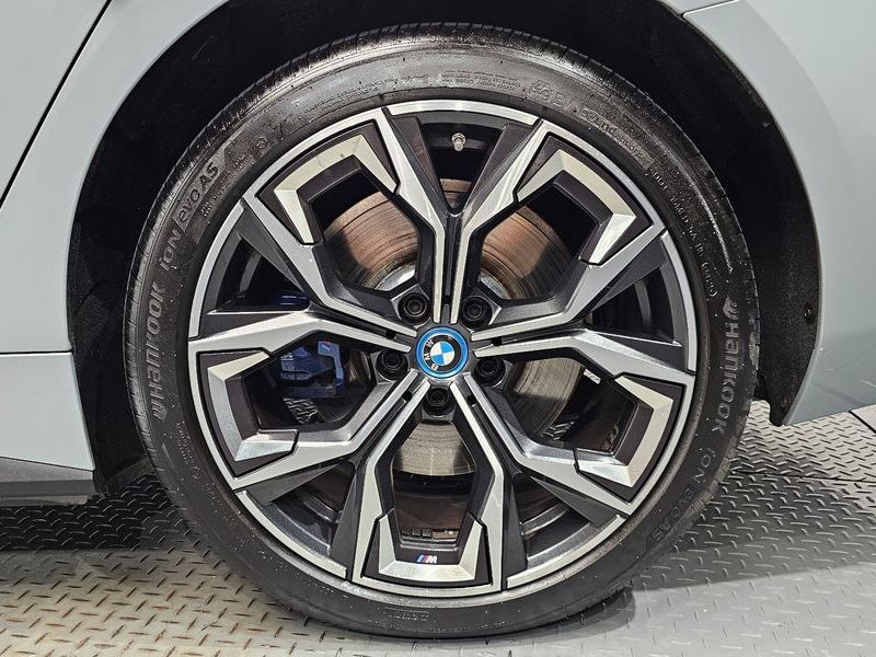 2023 BMW i4 eDrive40 M Sports Pro photo 21