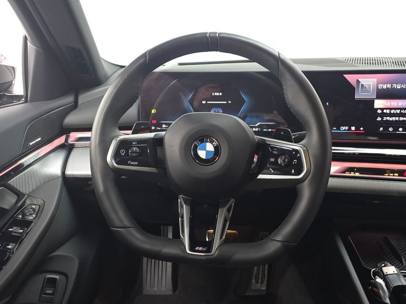 2025 BMW 5 Series 520i M Sport photo 12