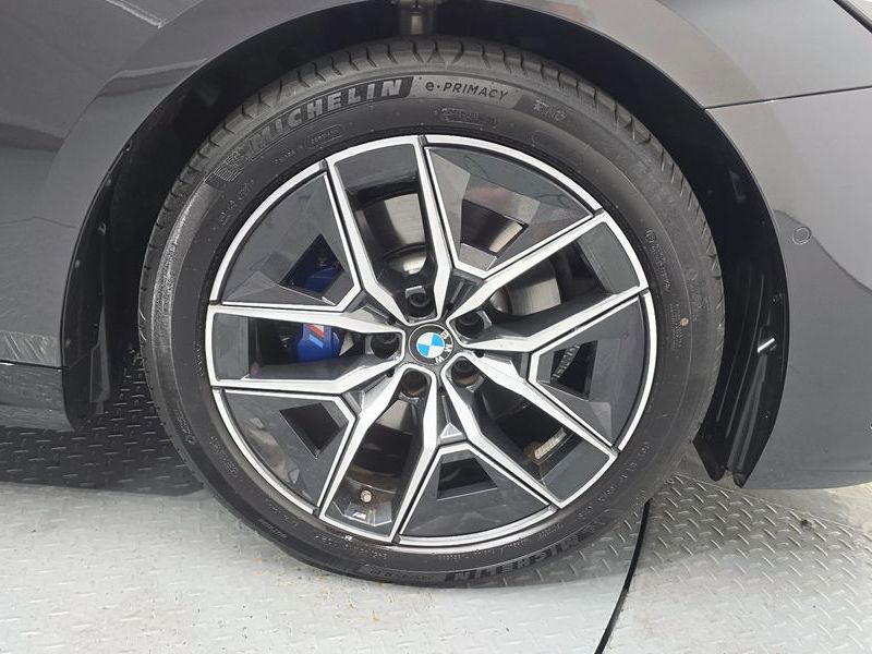 2025 BMW 5 Series 520i M Sport photo 21