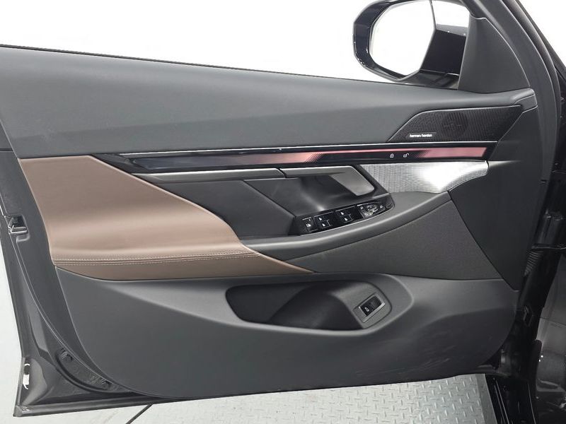 2025 BMW 5 Series 520i M Sport photo 24