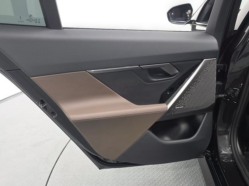 2025 BMW 5 Series 520i M Sport photo 25
