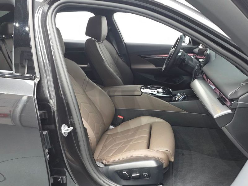2025 BMW 5 Series 520i M Sport photo 26