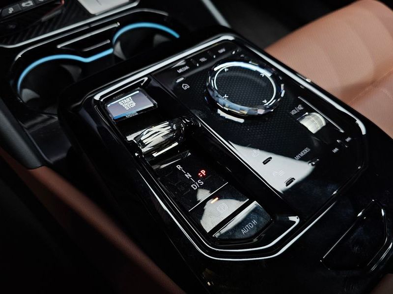 2024 BMW 5 Series 530i xDrive M Sport photo 9