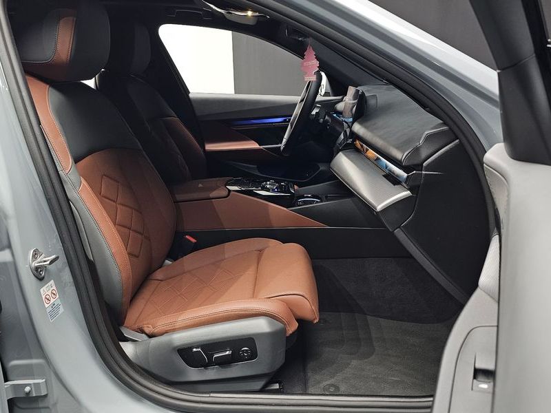 2024 BMW 5 Series 530i xDrive M Sport photo 10