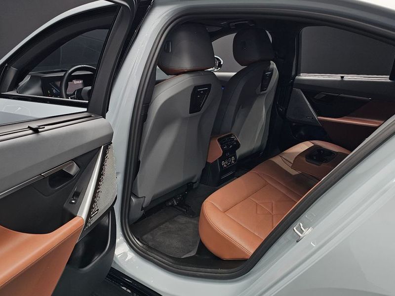 2024 BMW 5 Series 530i xDrive M Sport photo 12